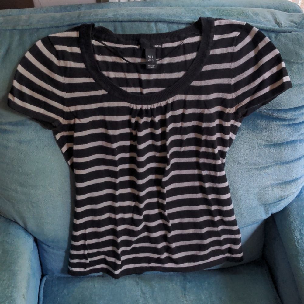 H&M black and white striped knit top